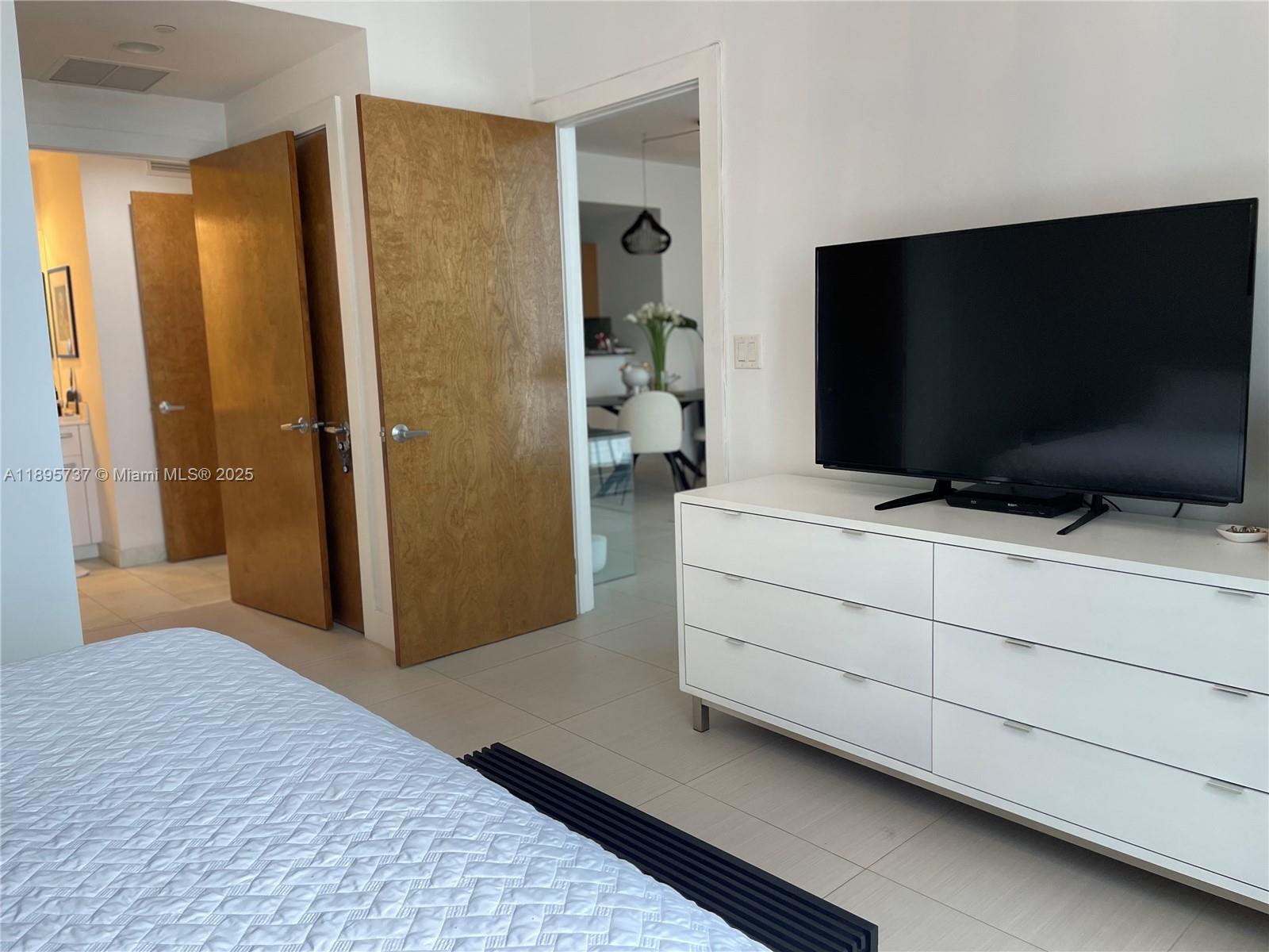 1060 Brickell Ave #2413, Miami FL 33131