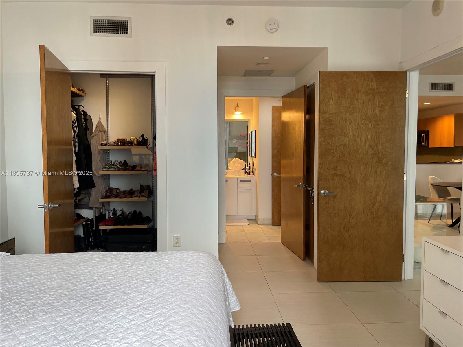 1060 Brickell Ave #2413, Miami FL 33131