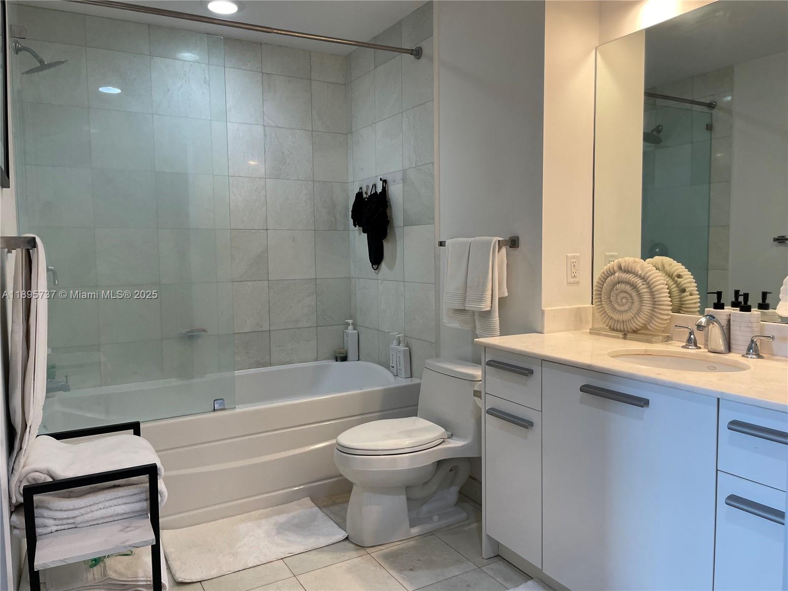 1060 Brickell Ave #2413, Miami FL 33131