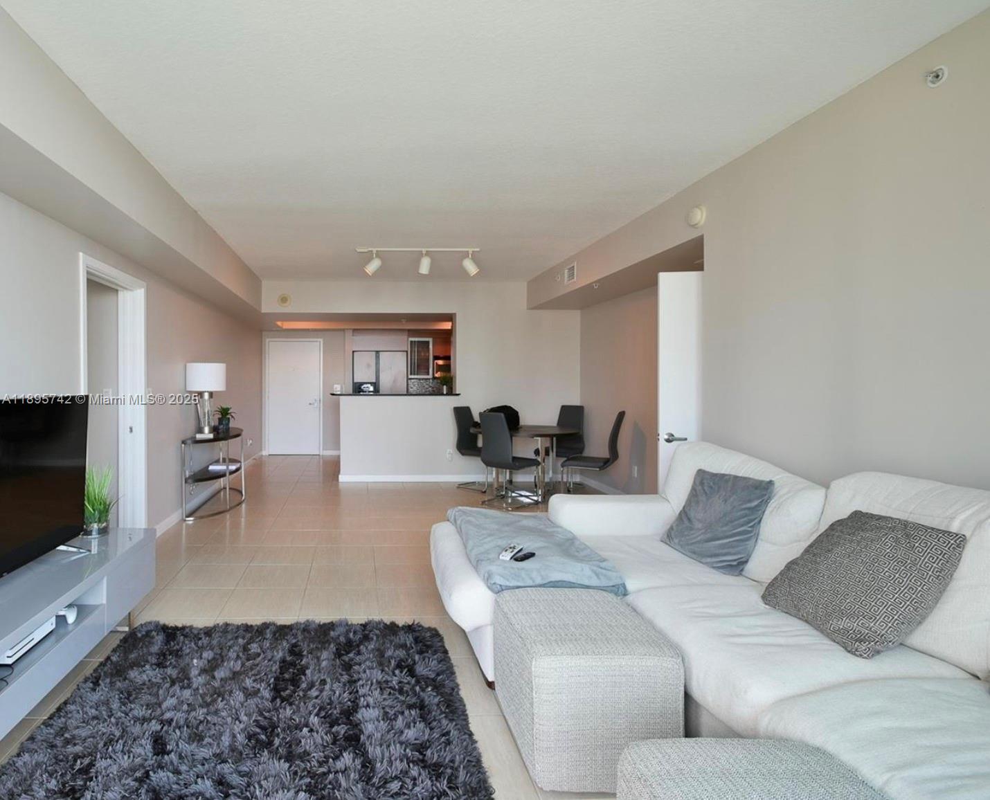 335 S Biscayne Blvd #2707, Miami FL 33131