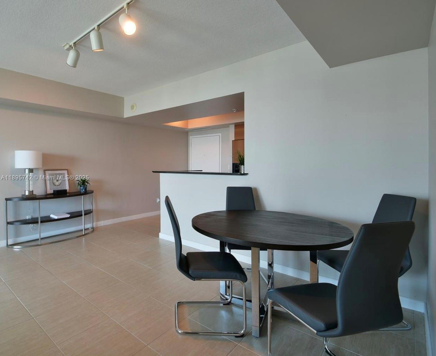 335 S Biscayne Blvd #2707, Miami FL 33131