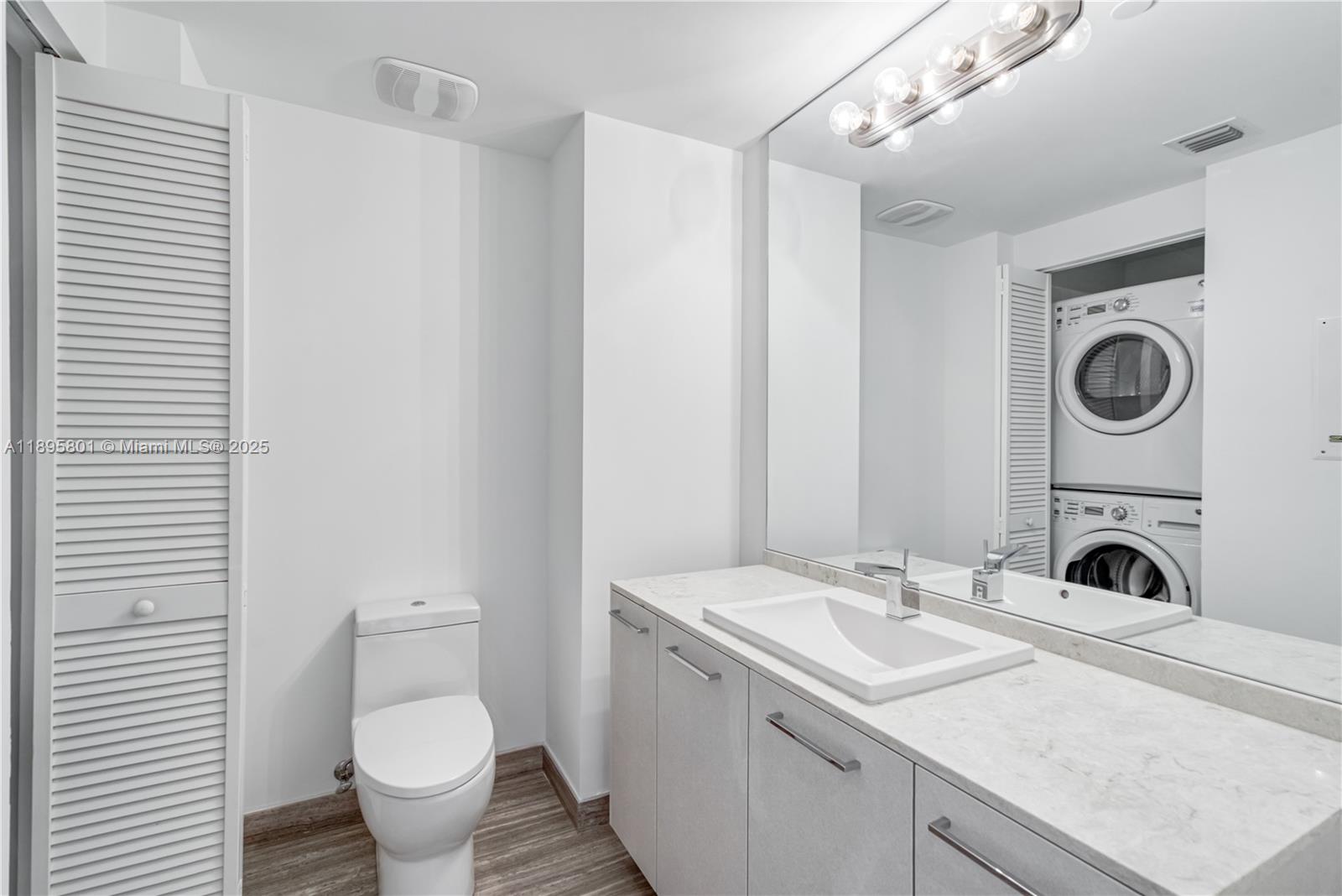 1010 Brickell Ave #3908, Miami FL 33131