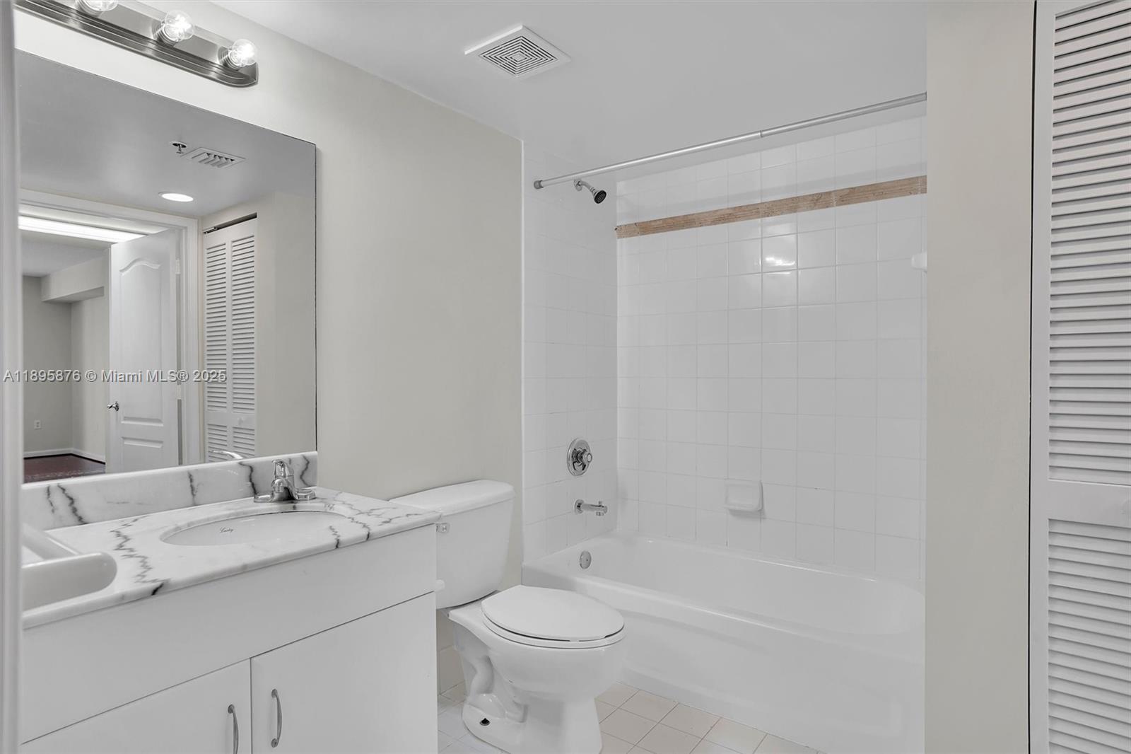 1200 Brickell Bay Dr #2821, Miami FL 33131
