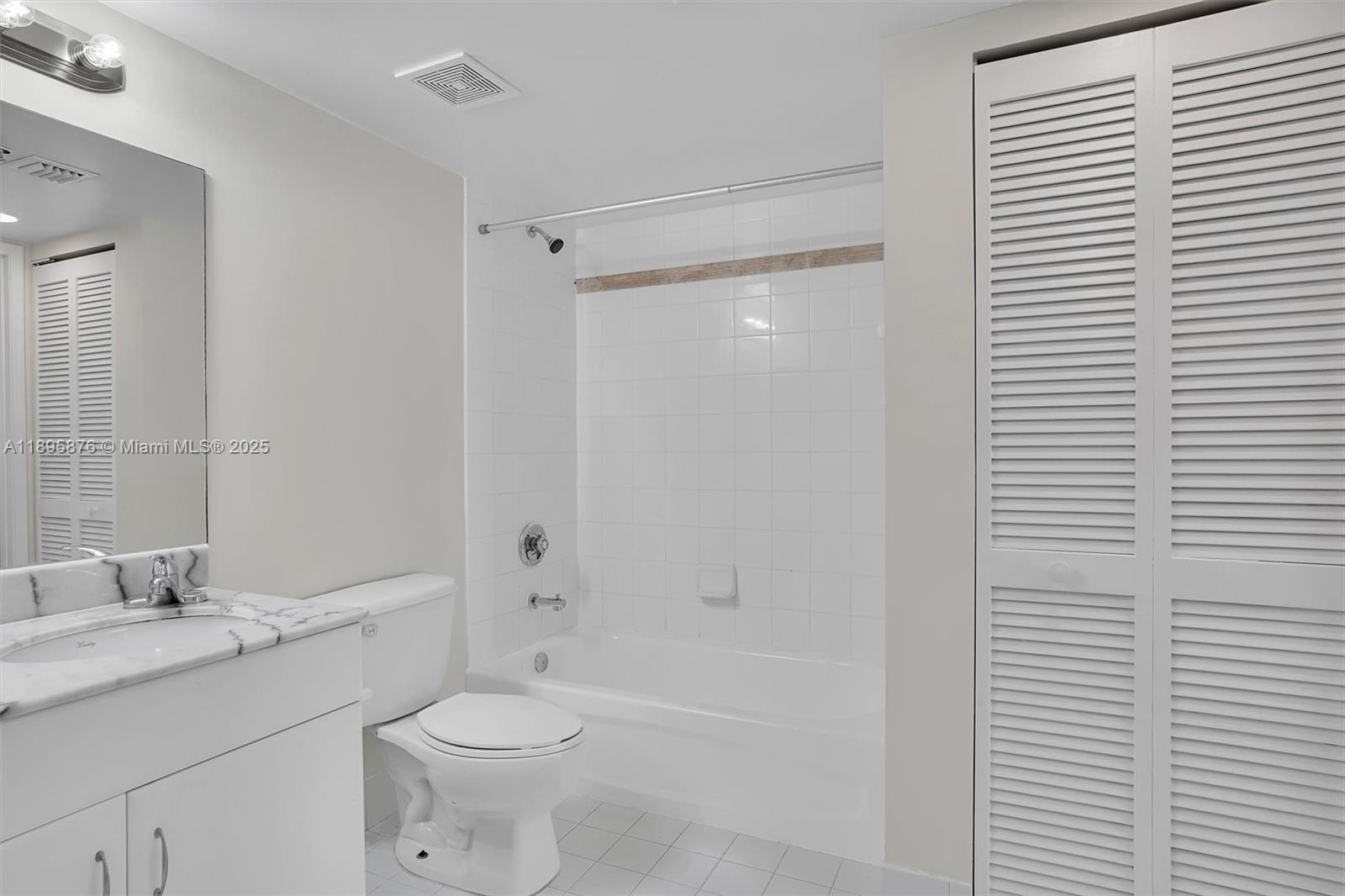 1200 Brickell Bay Dr #2821, Miami FL 33131