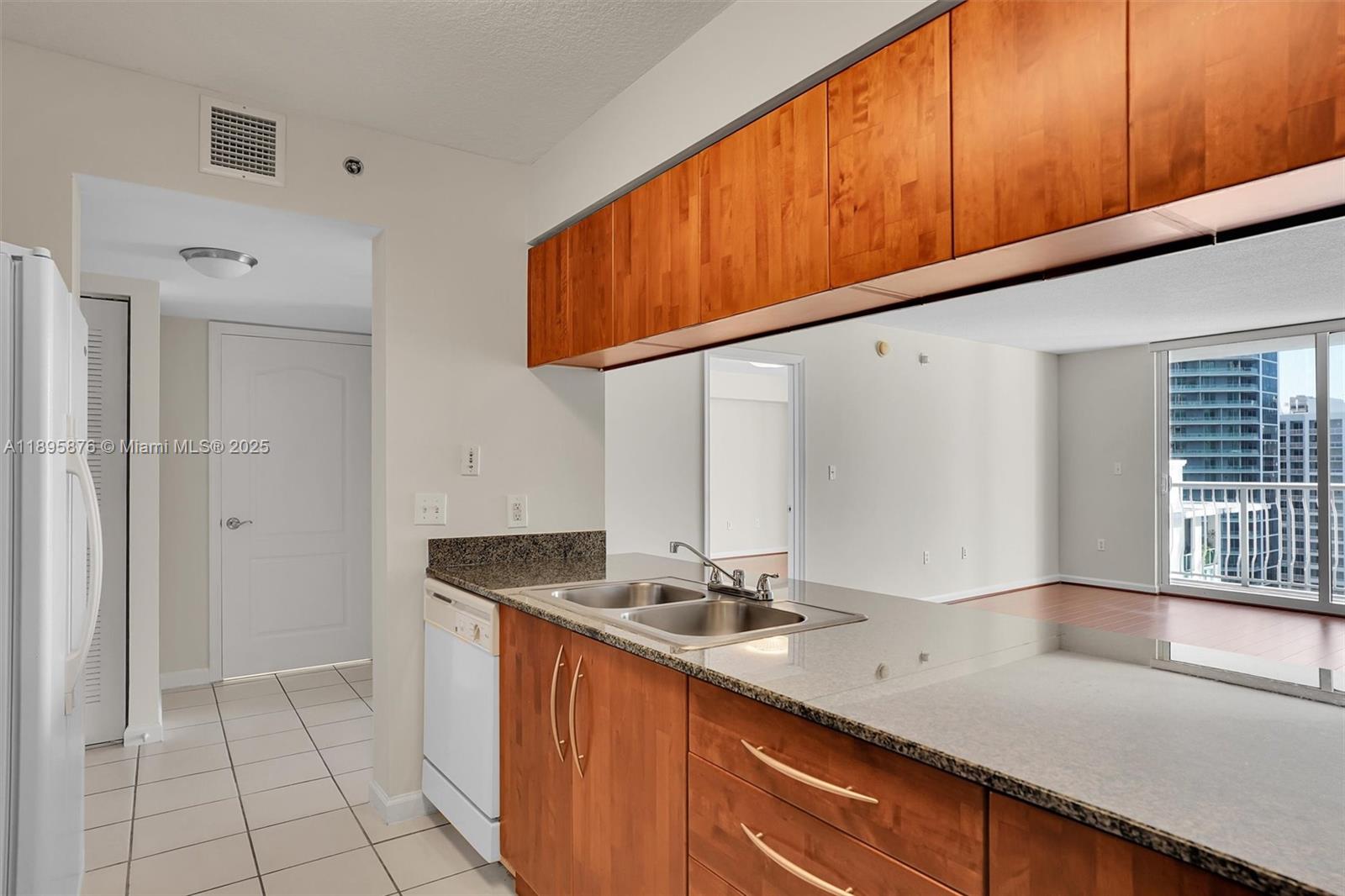 1200 Brickell Bay Dr #2821, Miami FL 33131