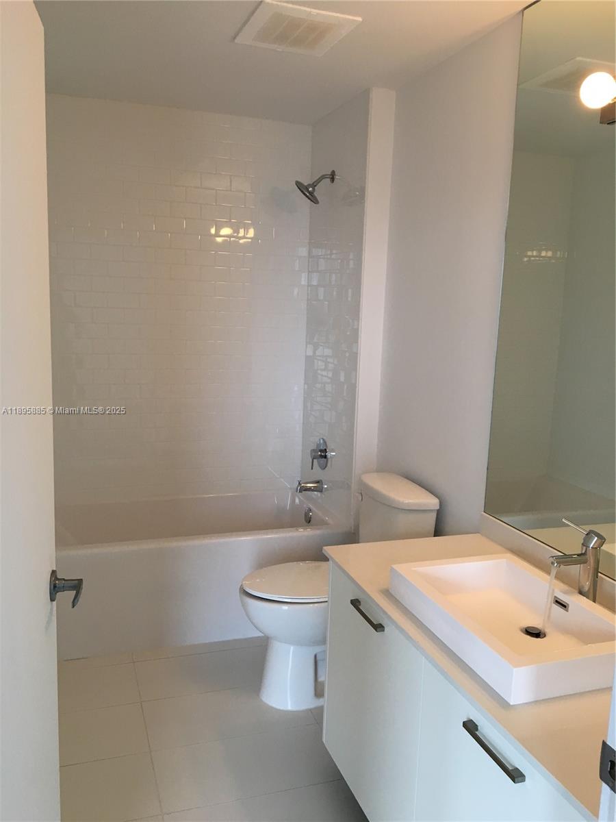 151 SE 1st St #1710, Miami FL 33131