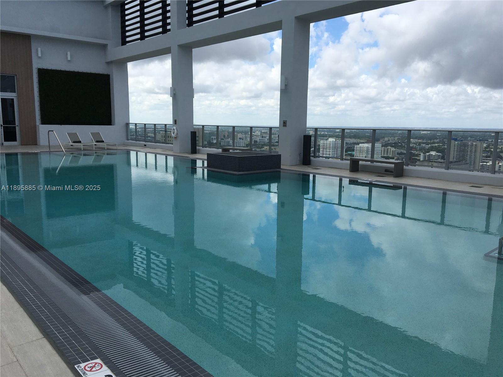151 SE 1st St #1710, Miami FL 33131