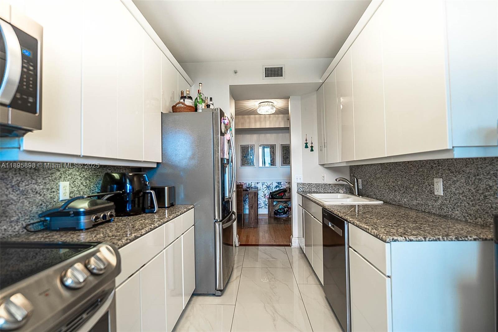 888 Brickell Key Dr #903, Miami FL 33131
