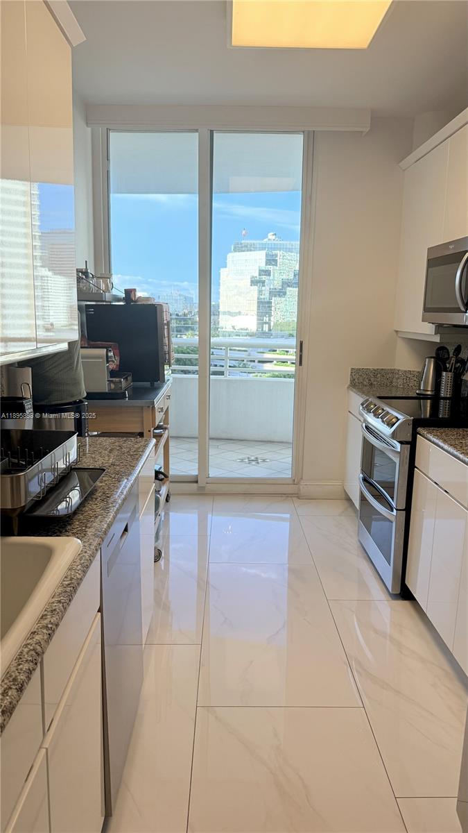 888 Brickell Key Dr #903, Miami FL 33131
