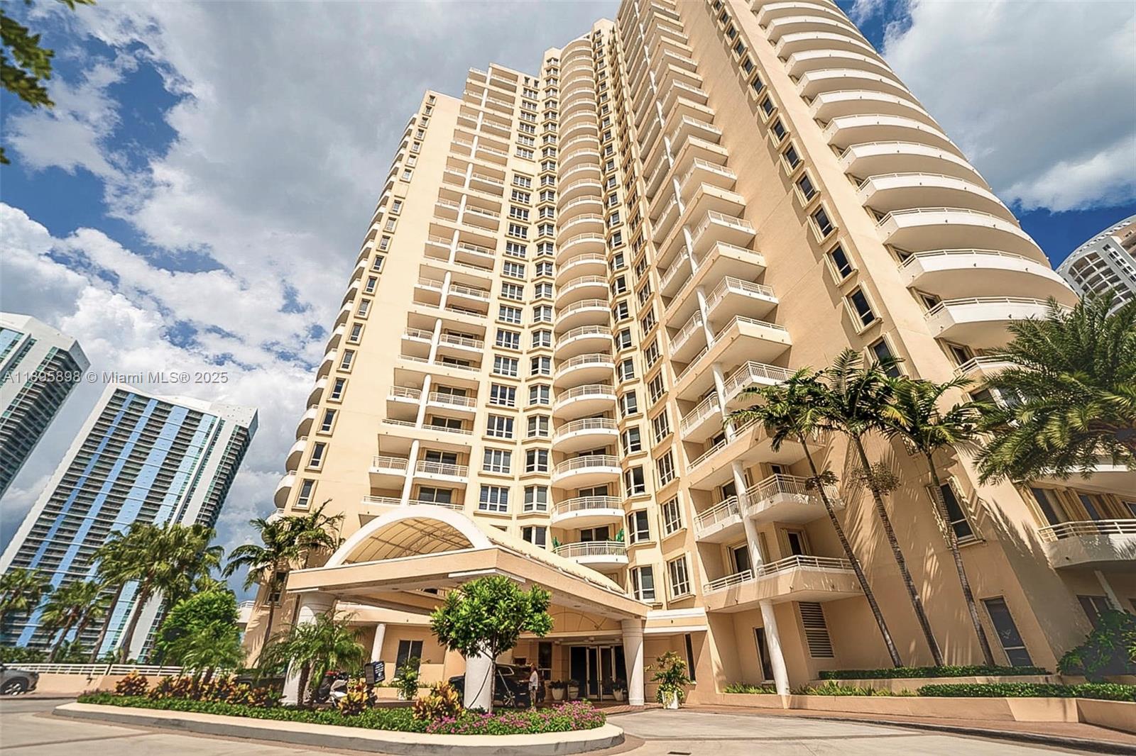 888 Brickell Key Dr #903, Miami FL 33131