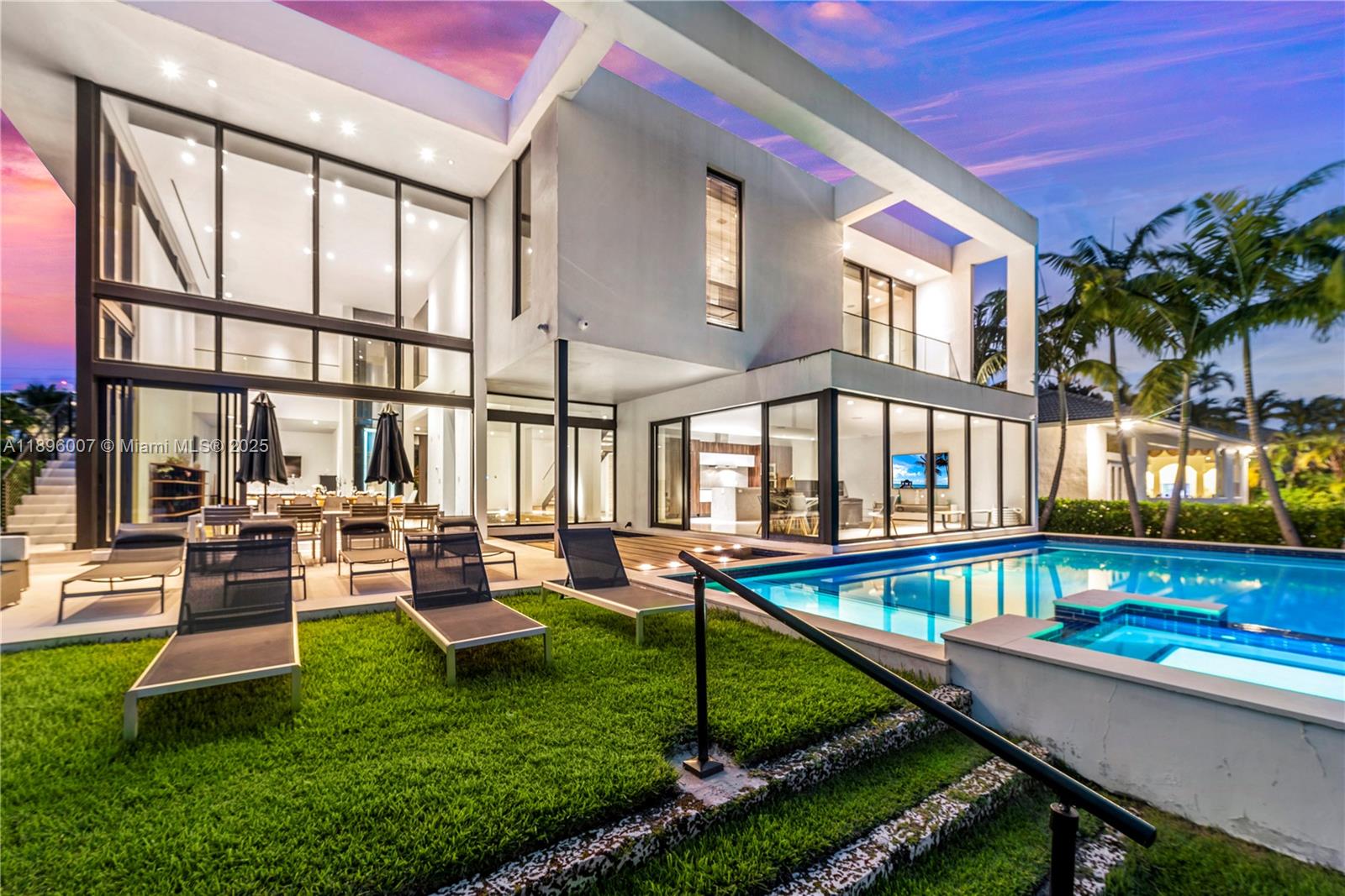 418 Sunset Dr, Hallandale Beach FL 33009