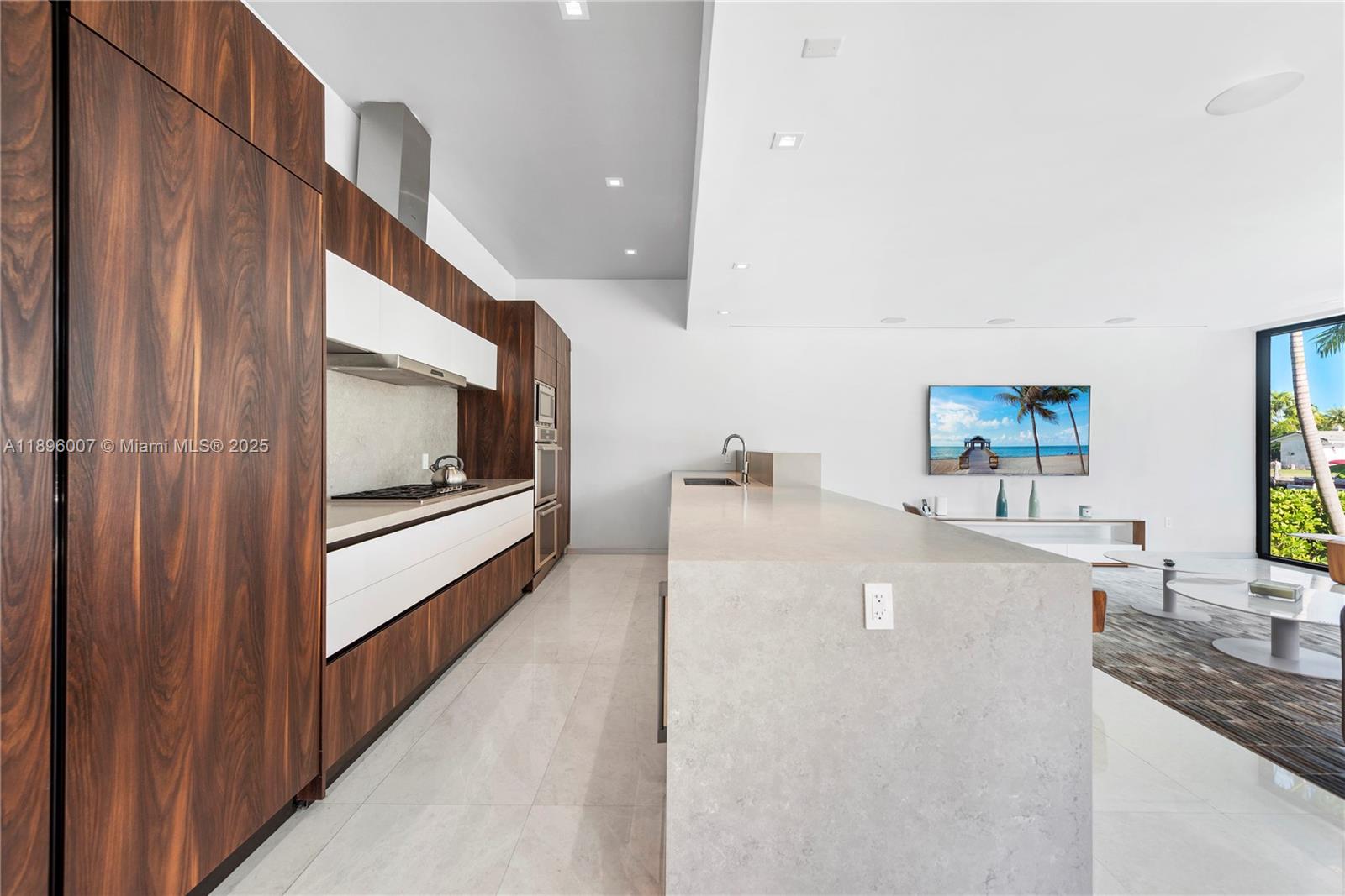 418 Sunset Dr, Hallandale Beach FL 33009
