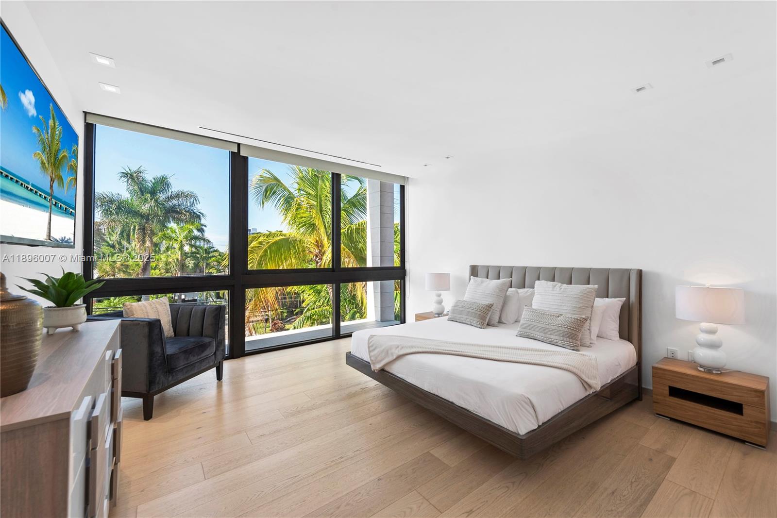 418 Sunset Dr, Hallandale Beach FL 33009