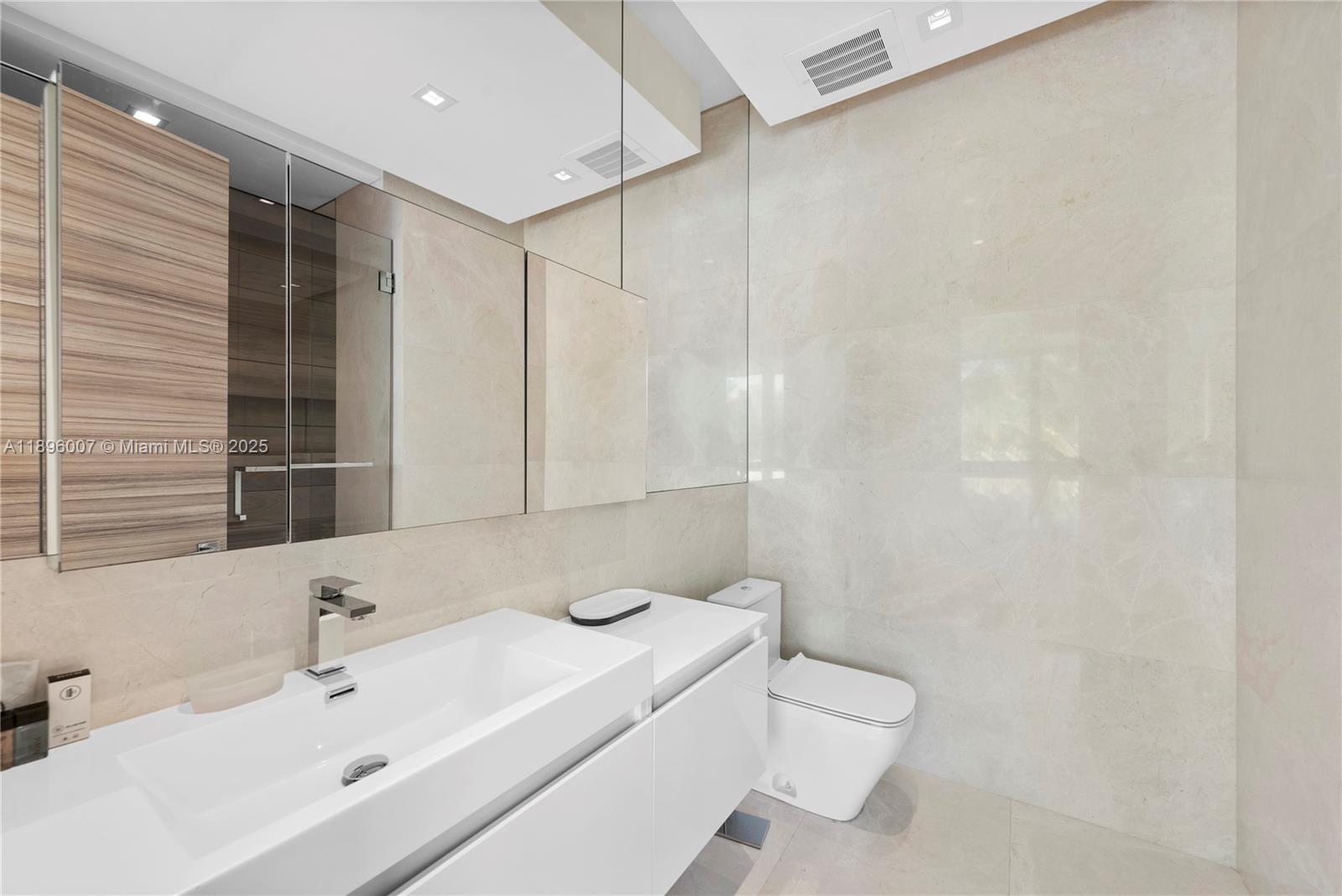 418 Sunset Dr, Hallandale Beach FL 33009