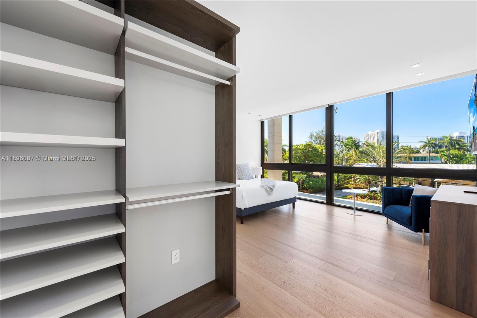 418 Sunset Dr, Hallandale Beach FL 33009