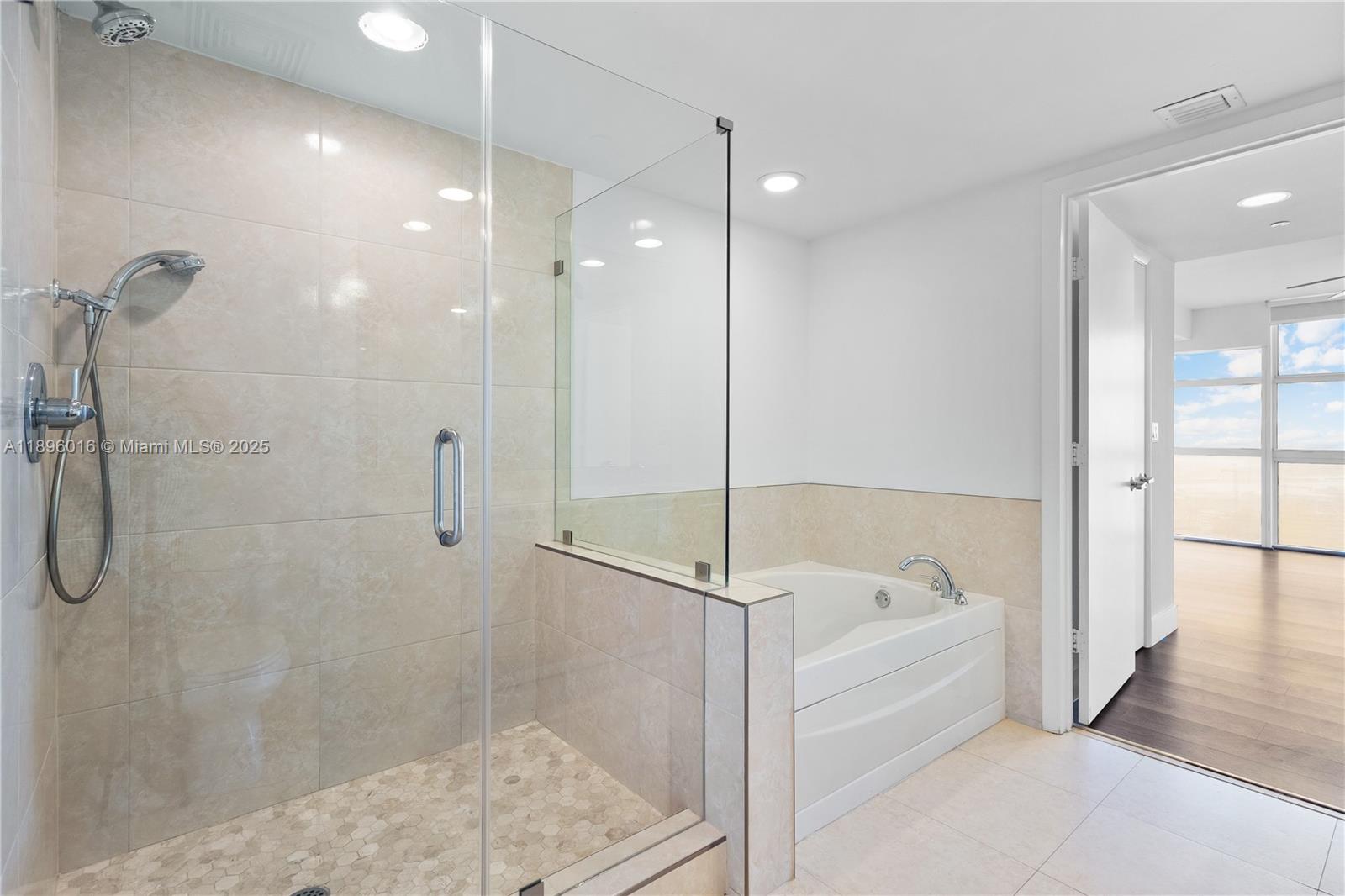 50 Biscayne Blvd #4008, Miami FL 33132