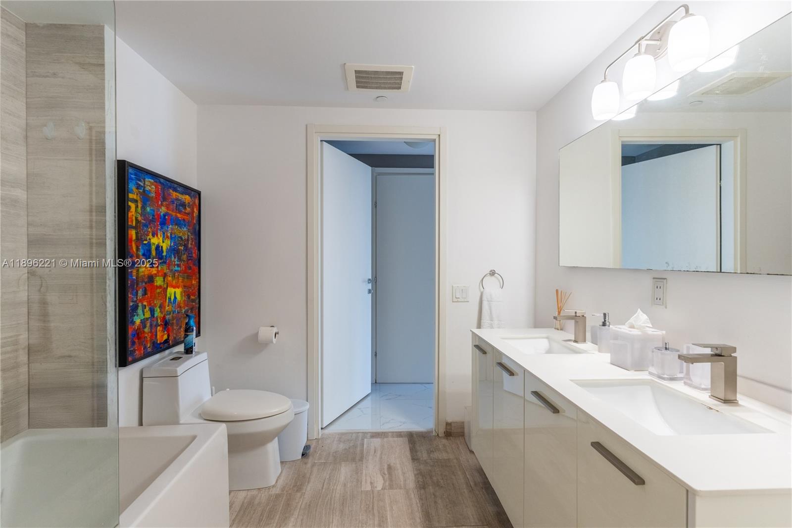 1300 Brickell Bay Dr #808, Miami FL 33131