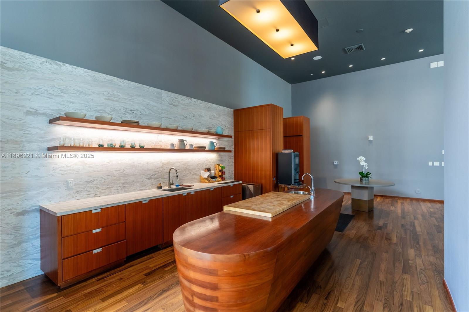 1300 Brickell Bay Dr #808, Miami FL 33131