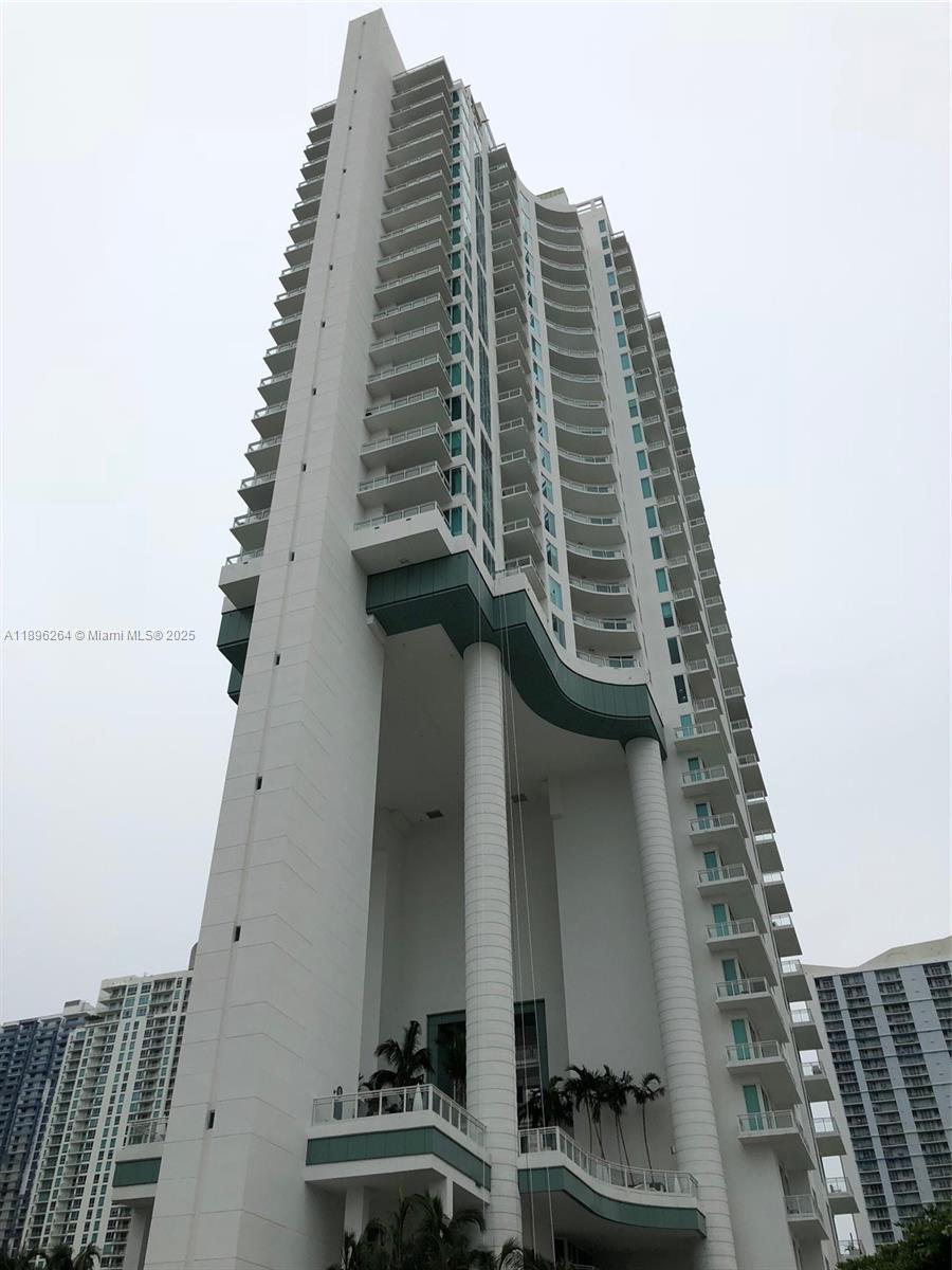 900 Brickell Key Blvd #2205, Miami FL 33131
