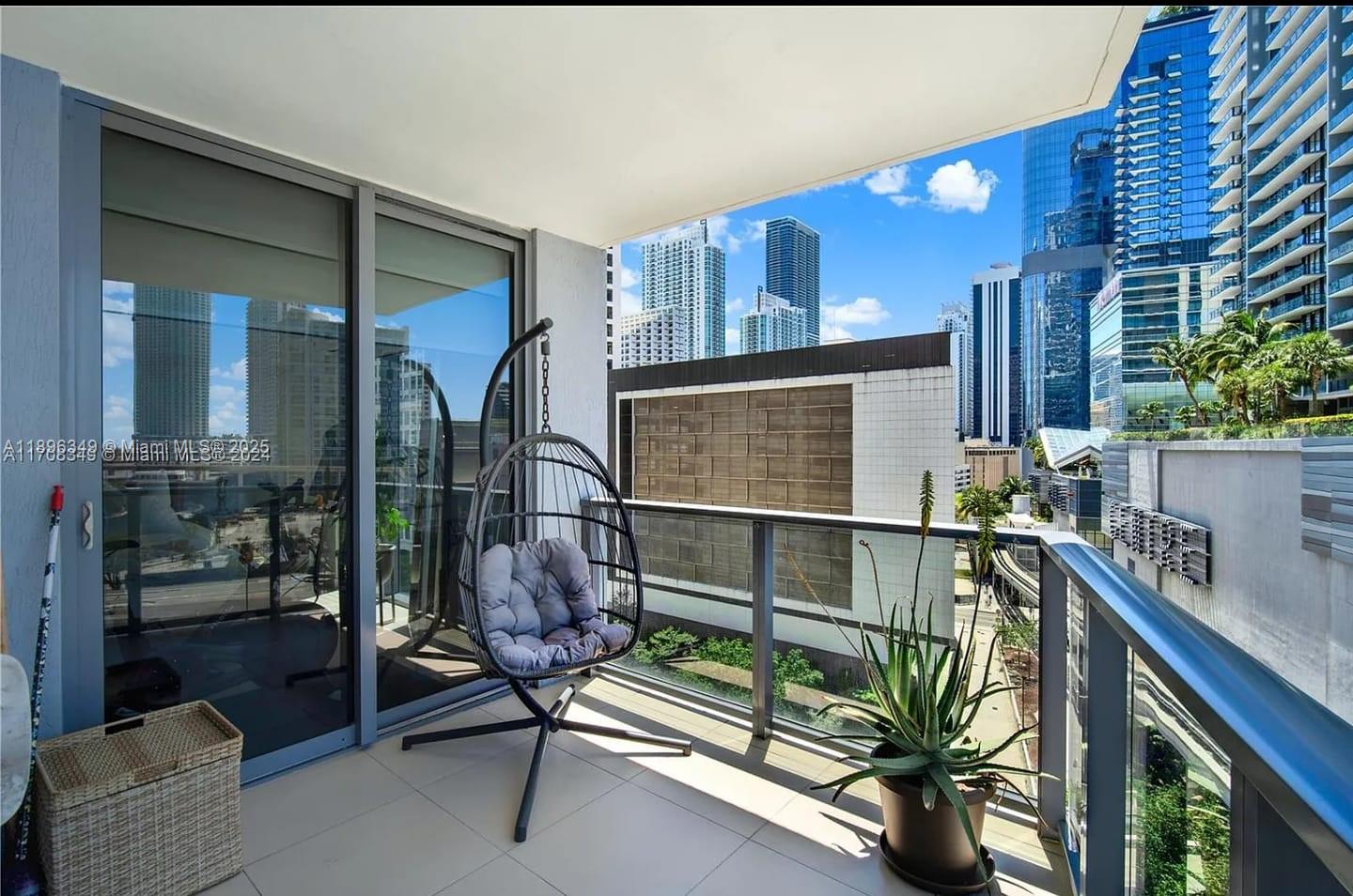 31 SE 6th St #1201, Miami FL 33131