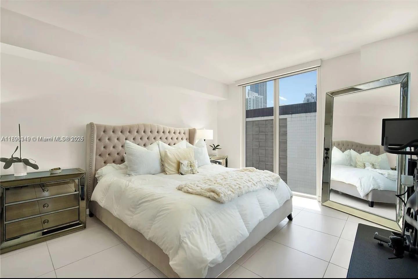 31 SE 6th St #1201, Miami FL 33131