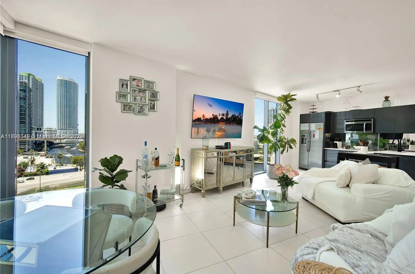 31 SE 6th St #1201, Miami FL 33131