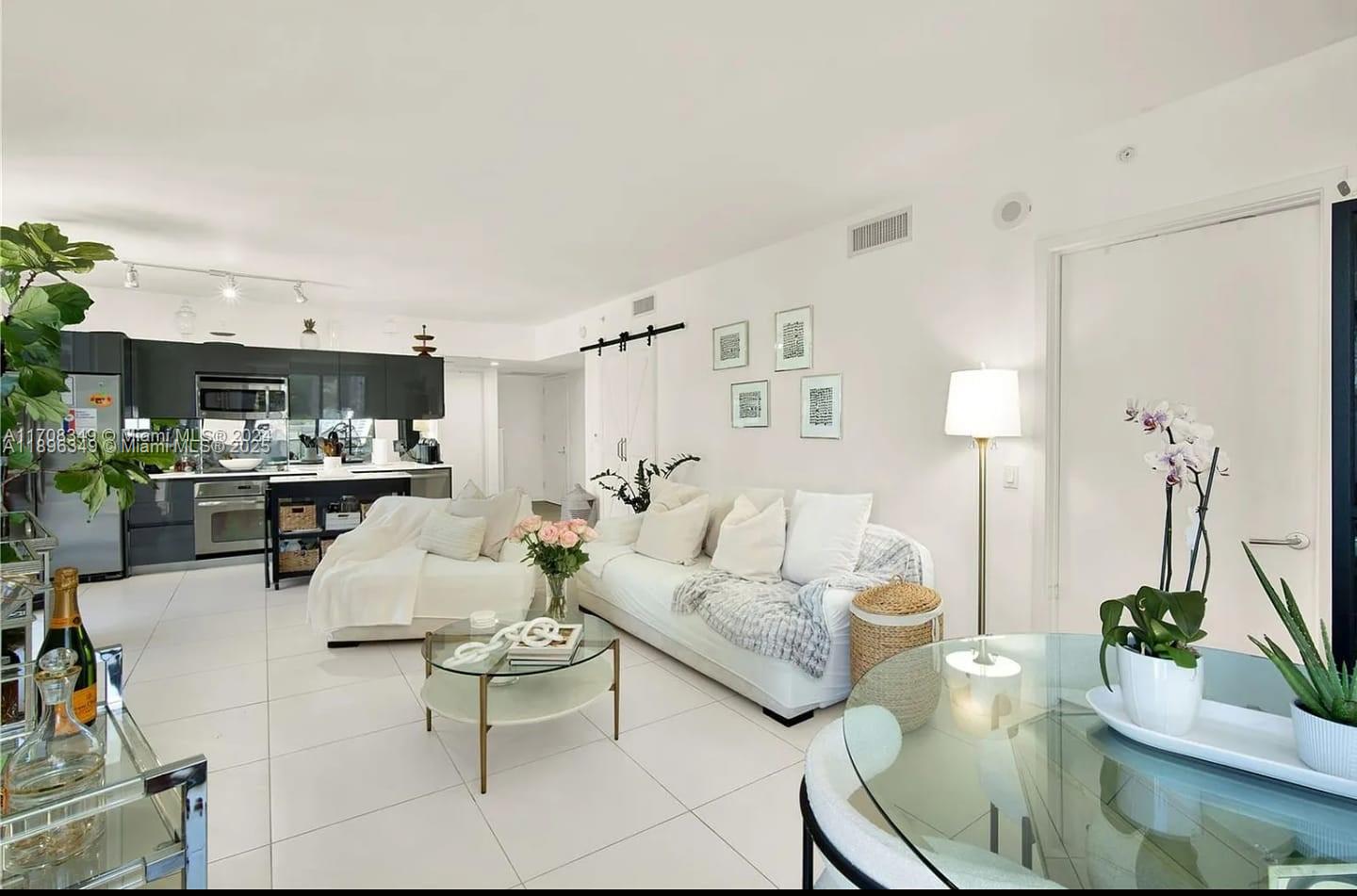31 SE 6th St #1201, Miami FL 33131