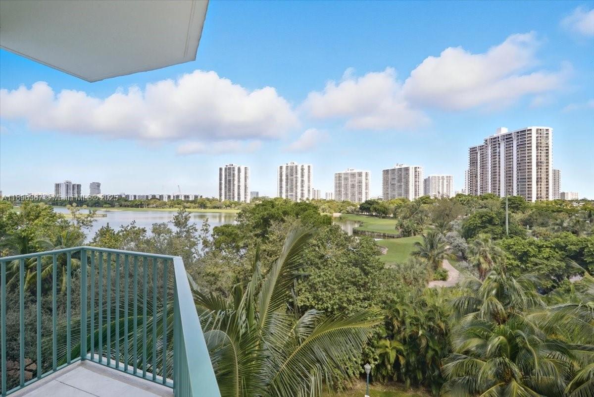 20000 E Country Club Dr #516, Aventura FL 33180
