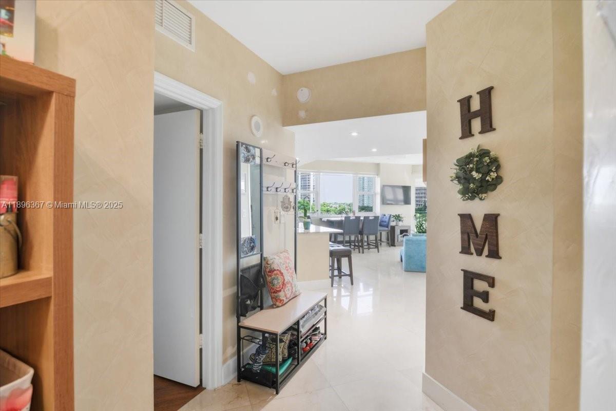 20000 E Country Club Dr #516, Aventura FL 33180