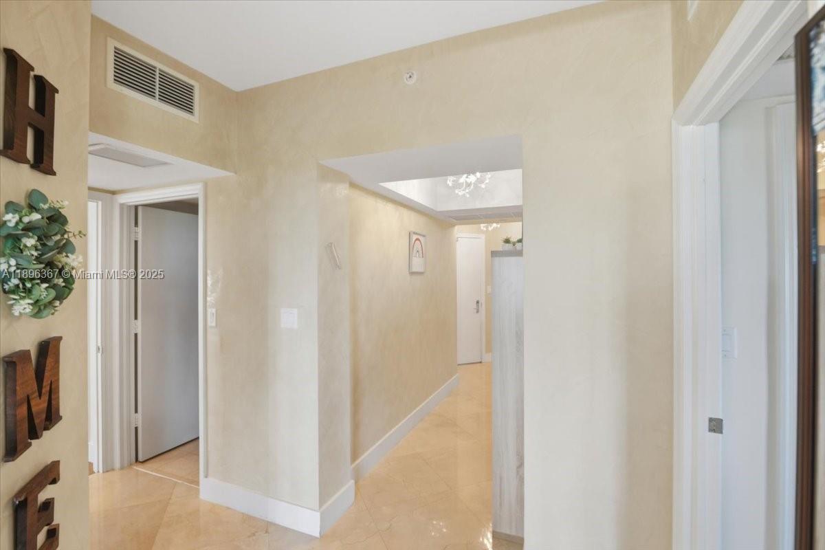20000 E Country Club Dr #516, Aventura FL 33180