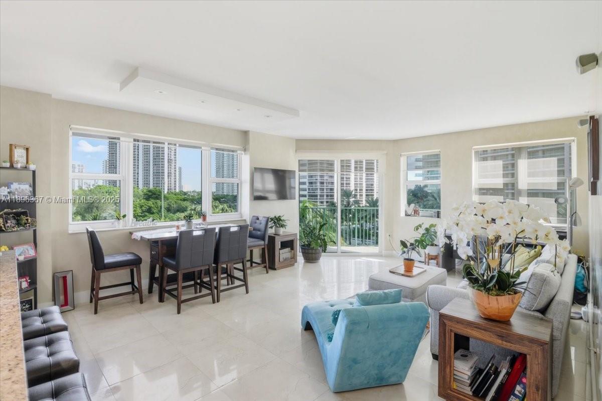 20000 E Country Club Dr #516, Aventura FL 33180