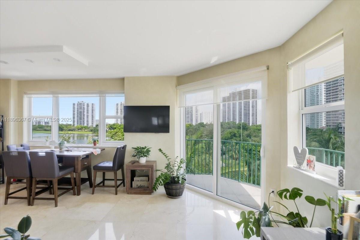 20000 E Country Club Dr #516, Aventura FL 33180