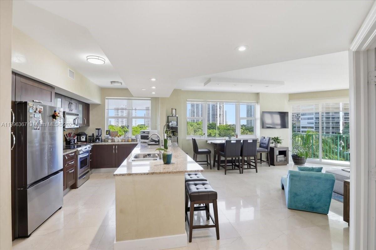 20000 E Country Club Dr #516, Aventura FL 33180