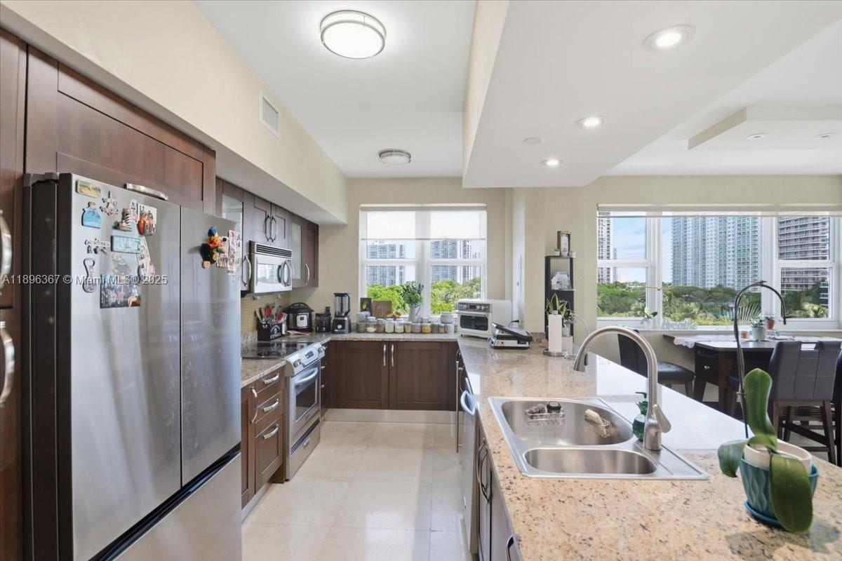 20000 E Country Club Dr #516, Aventura FL 33180