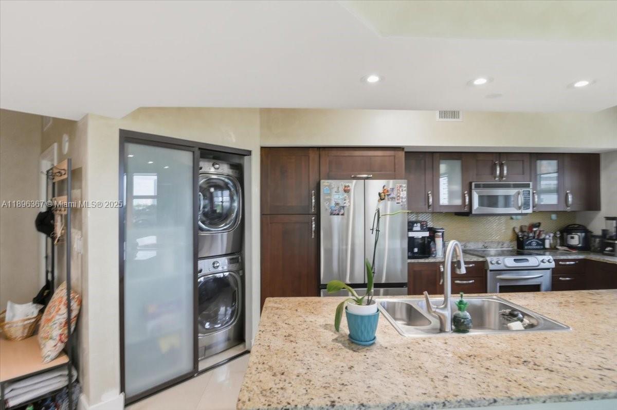 20000 E Country Club Dr #516, Aventura FL 33180