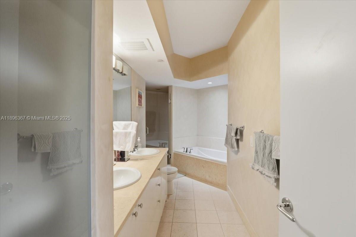 20000 E Country Club Dr #516, Aventura FL 33180