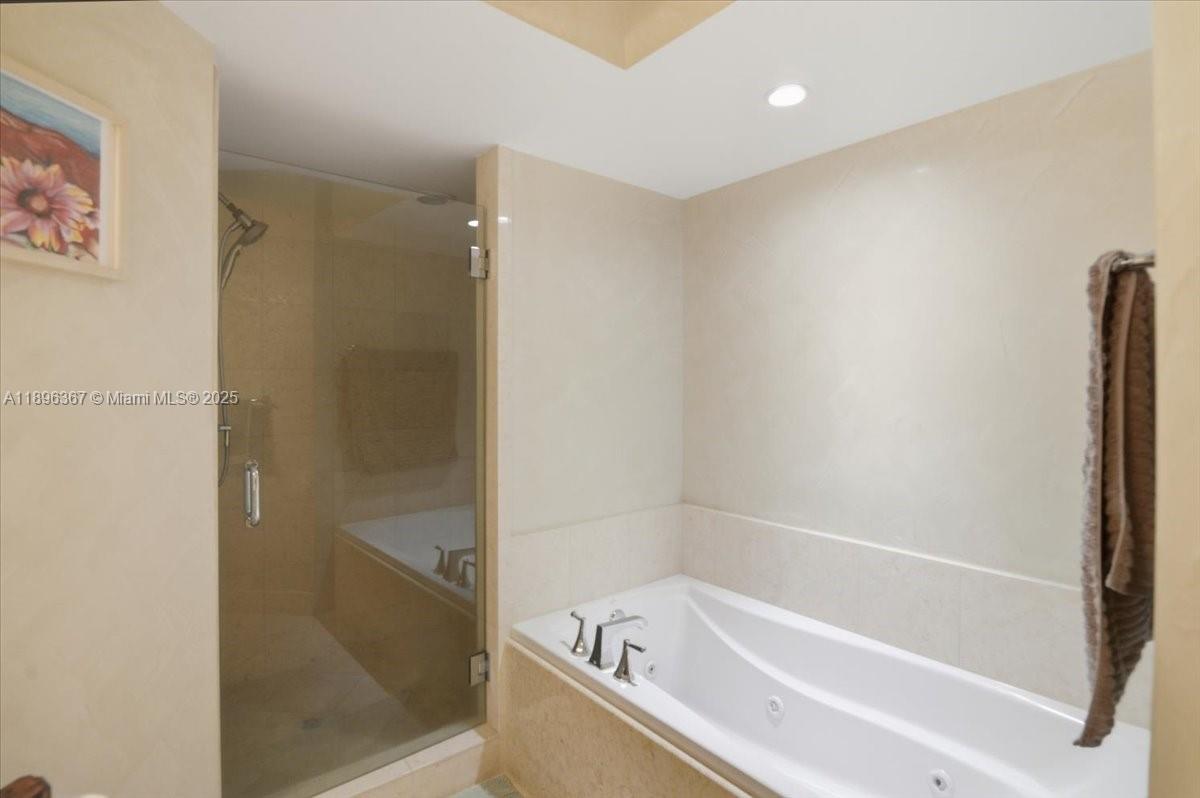 20000 E Country Club Dr #516, Aventura FL 33180