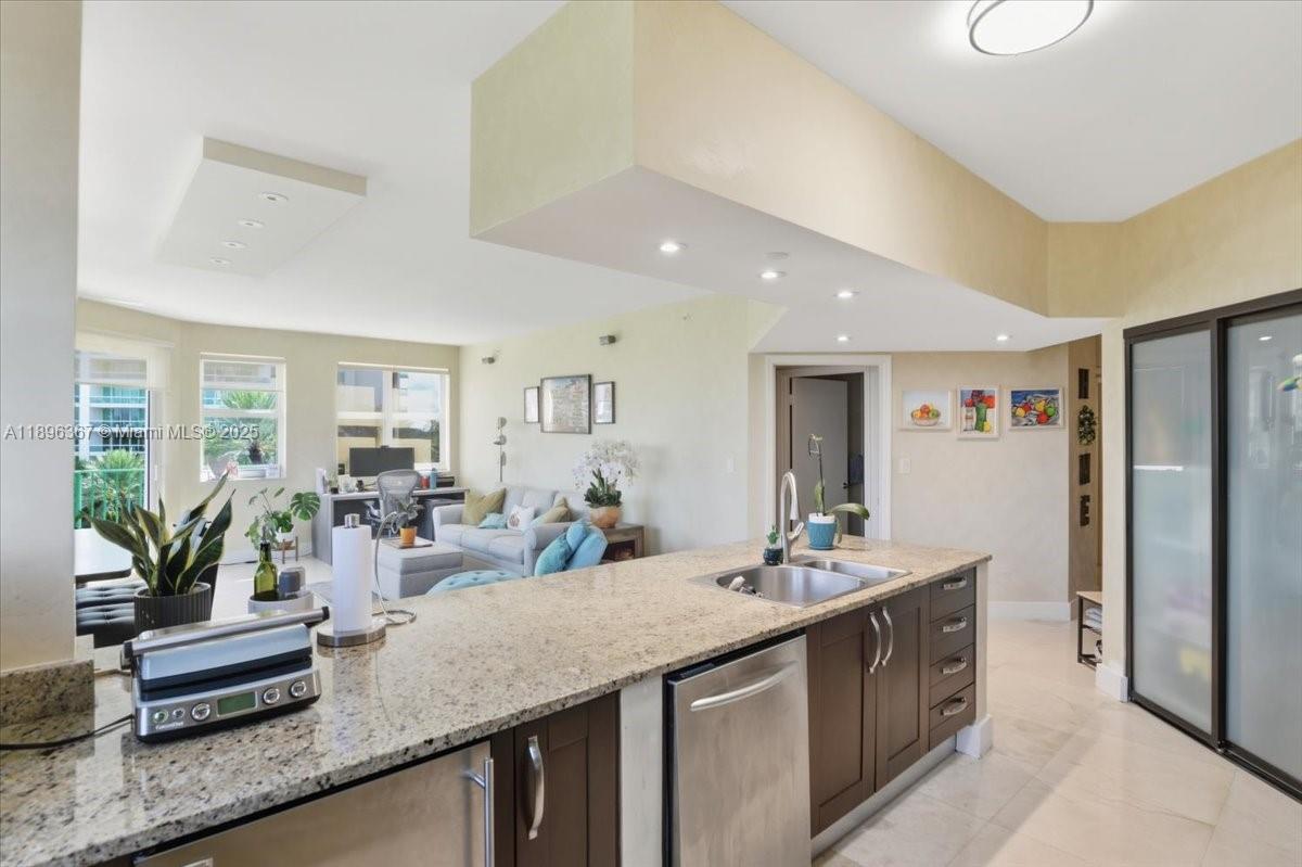 20000 E Country Club Dr #516, Aventura FL 33180