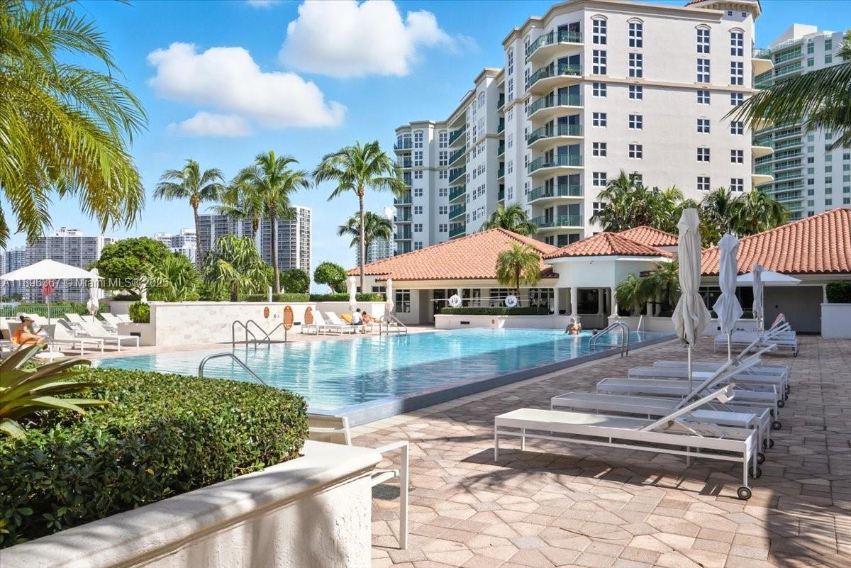 20000 E Country Club Dr #516, Aventura FL 33180