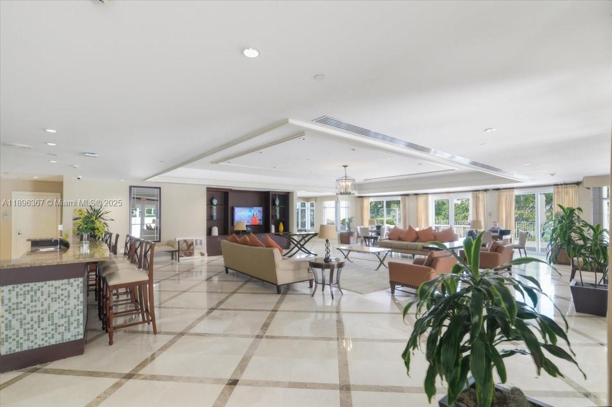 20000 E Country Club Dr #516, Aventura FL 33180