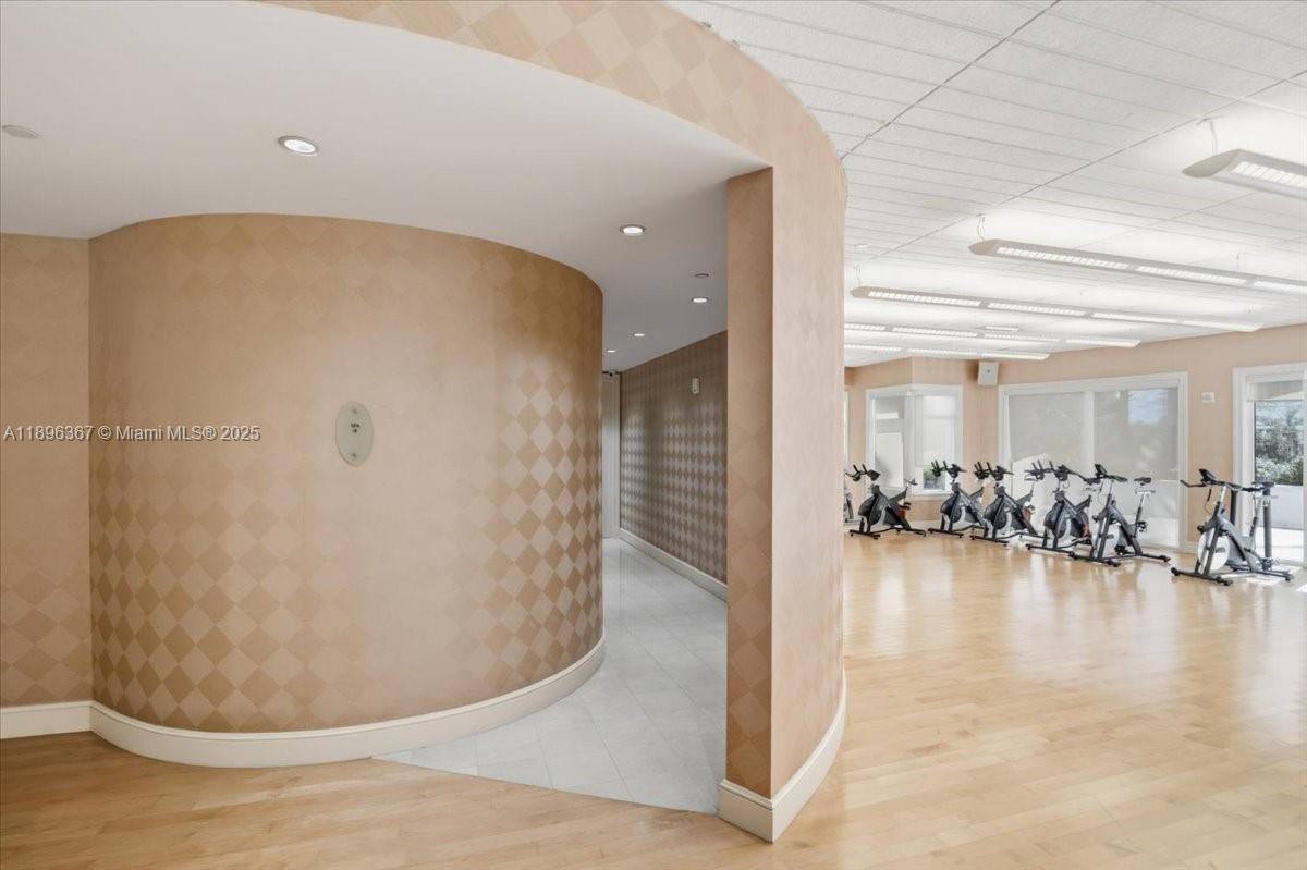 20000 E Country Club Dr #516, Aventura FL 33180