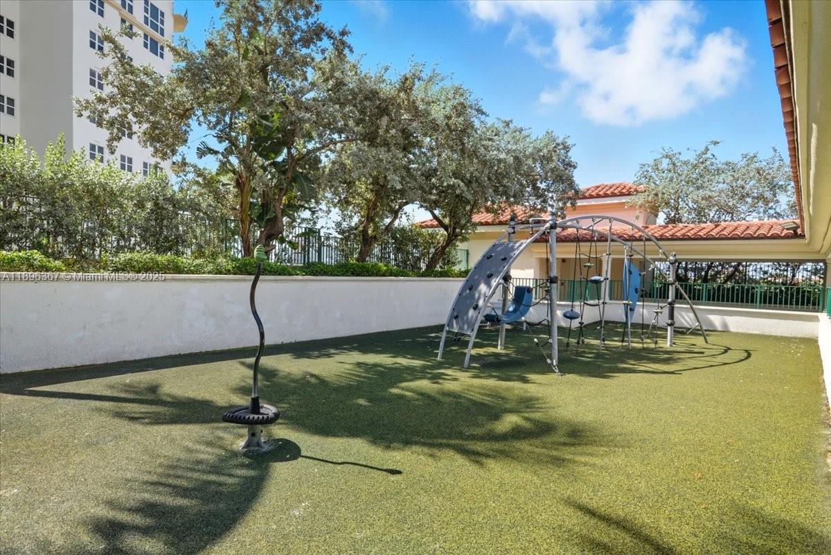 20000 E Country Club Dr #516, Aventura FL 33180