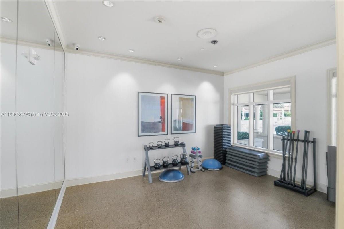 20000 E Country Club Dr #516, Aventura FL 33180
