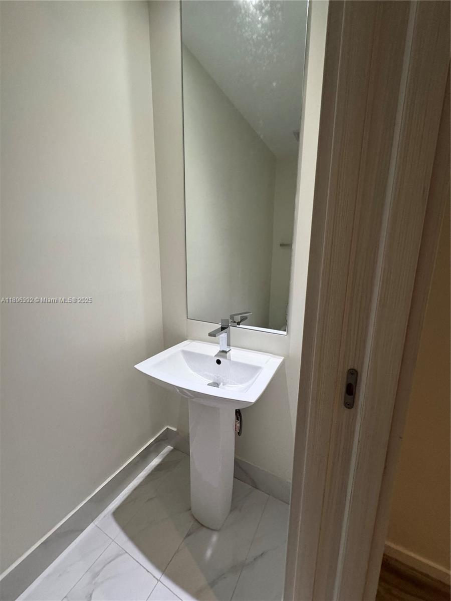 801 S Miami Ave #5302, Miami FL 33130