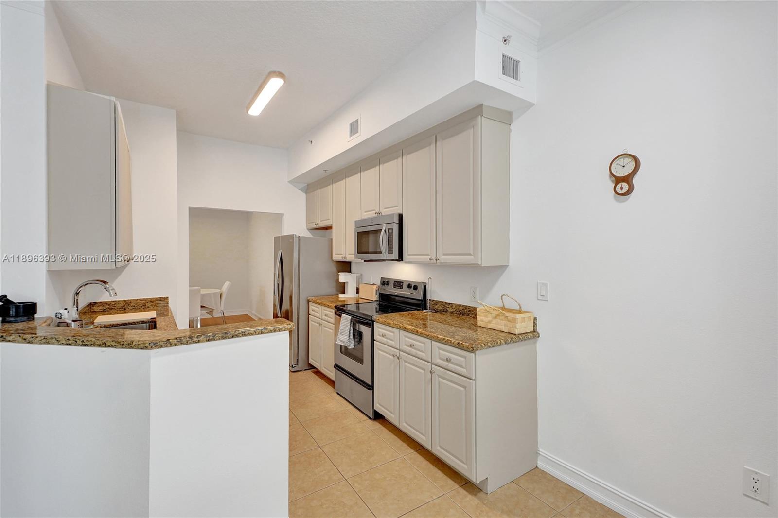 3001 NE 185th St #220, Aventura FL 33180