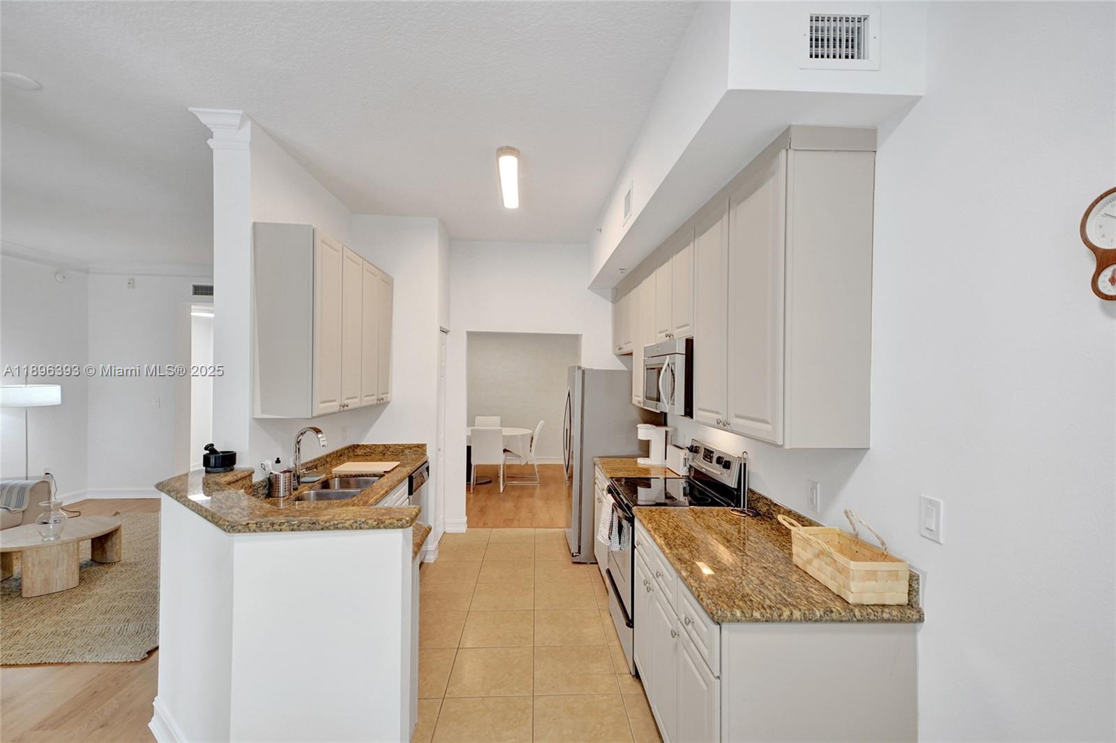 3001 NE 185th St #220, Aventura FL 33180