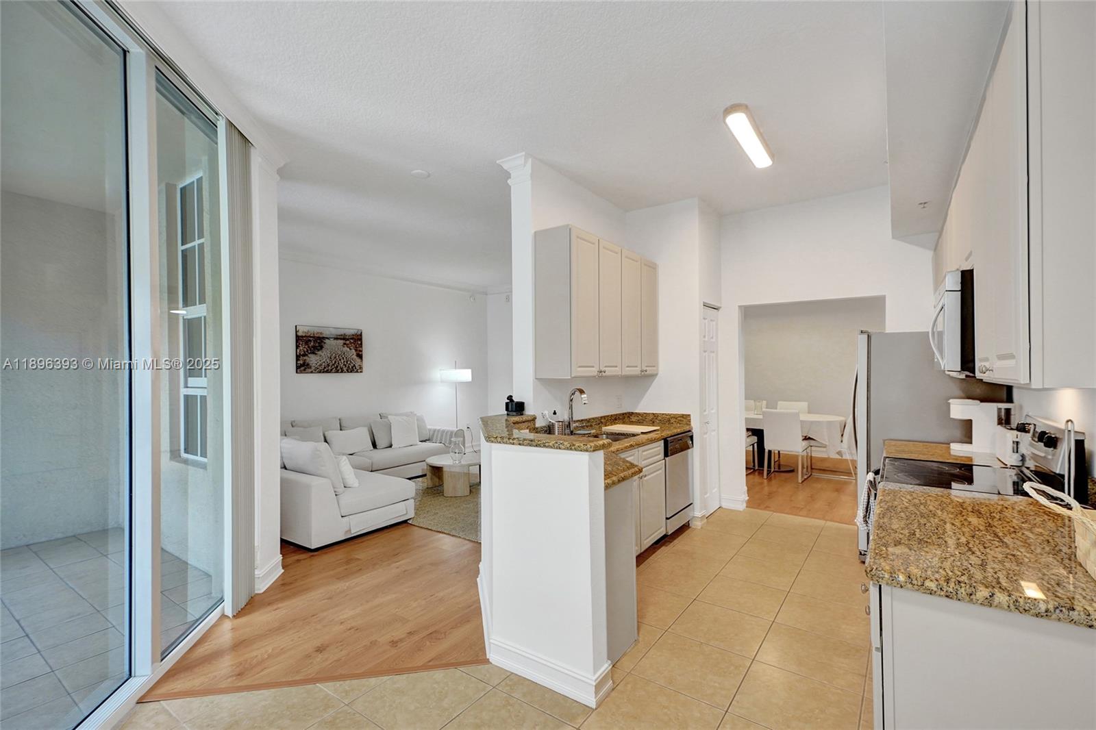 3001 NE 185th St #220, Aventura FL 33180