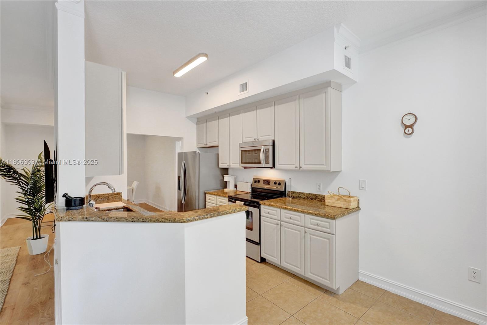 3001 NE 185th St #220, Aventura FL 33180