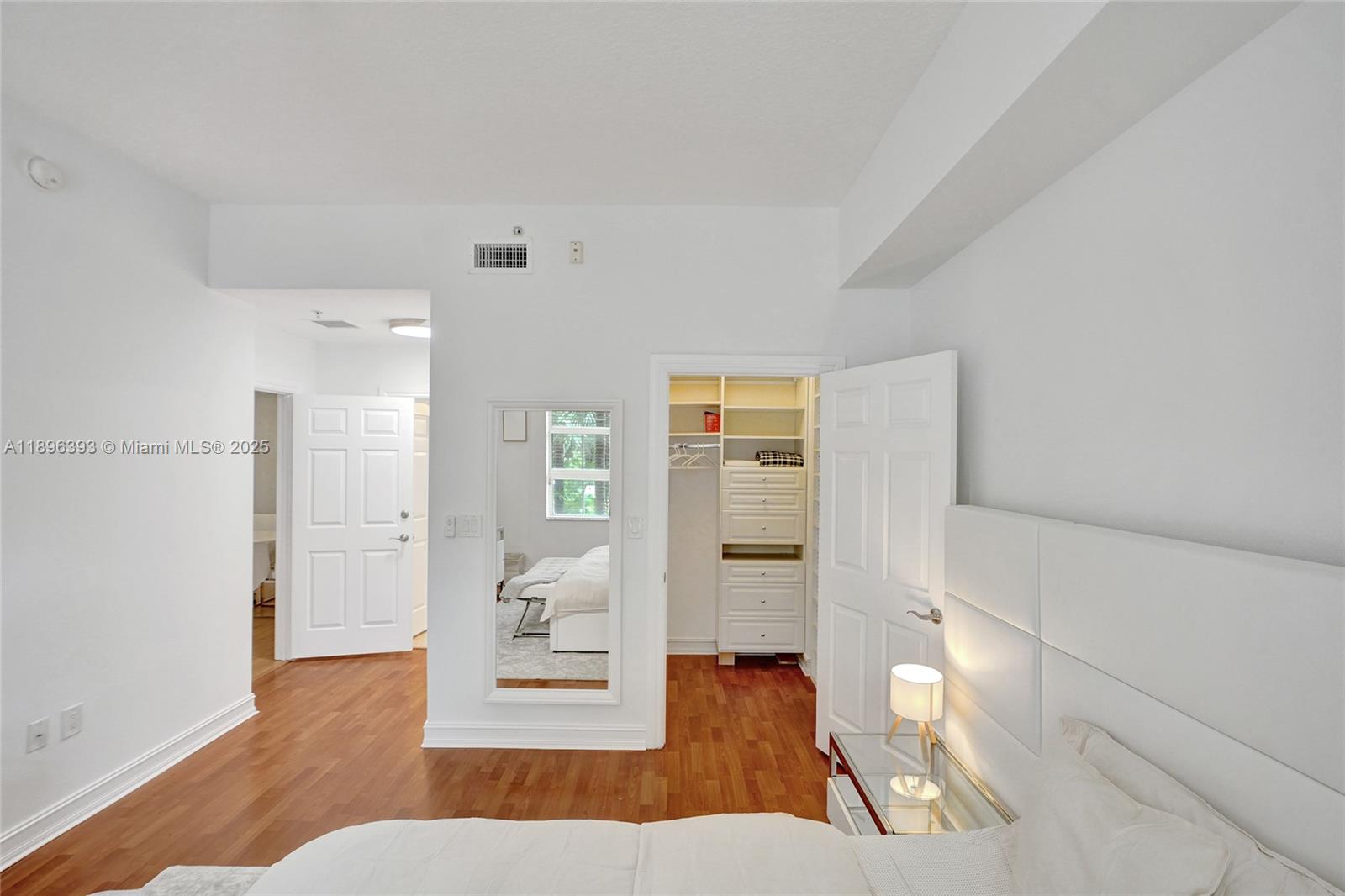 3001 NE 185th St #220, Aventura FL 33180