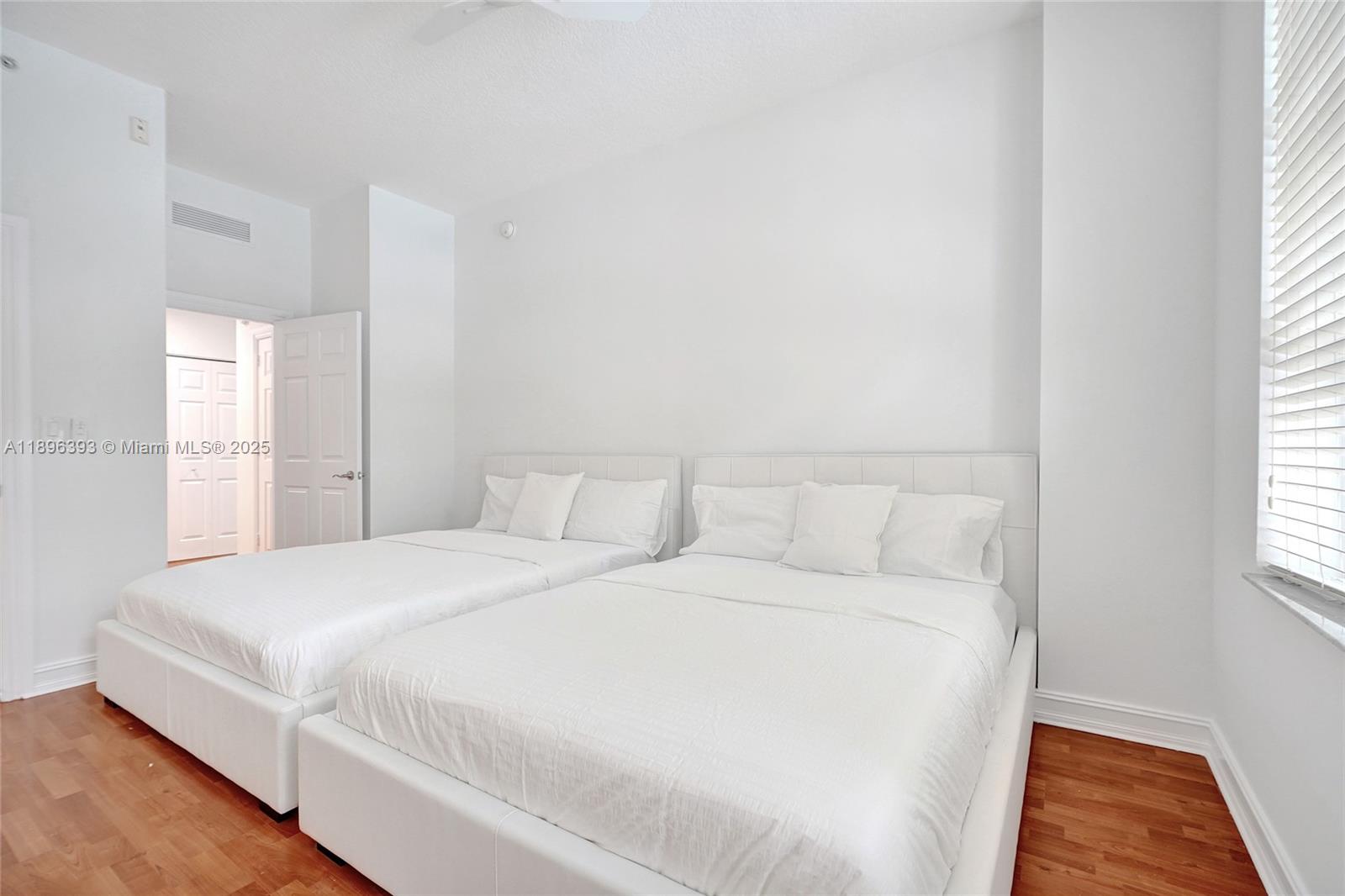 3001 NE 185th St #220, Aventura FL 33180